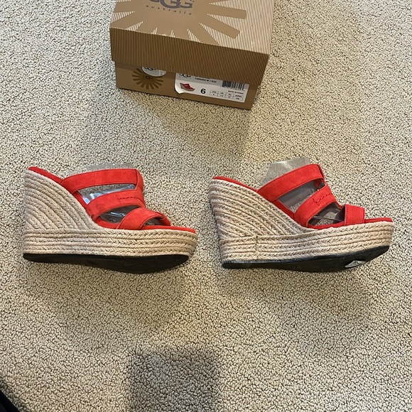 UGG Tawnie 1000404 W Koi shoe worn 1 time. Size 6. - Picture 3 of 8